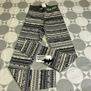 Womens Nike pro Small